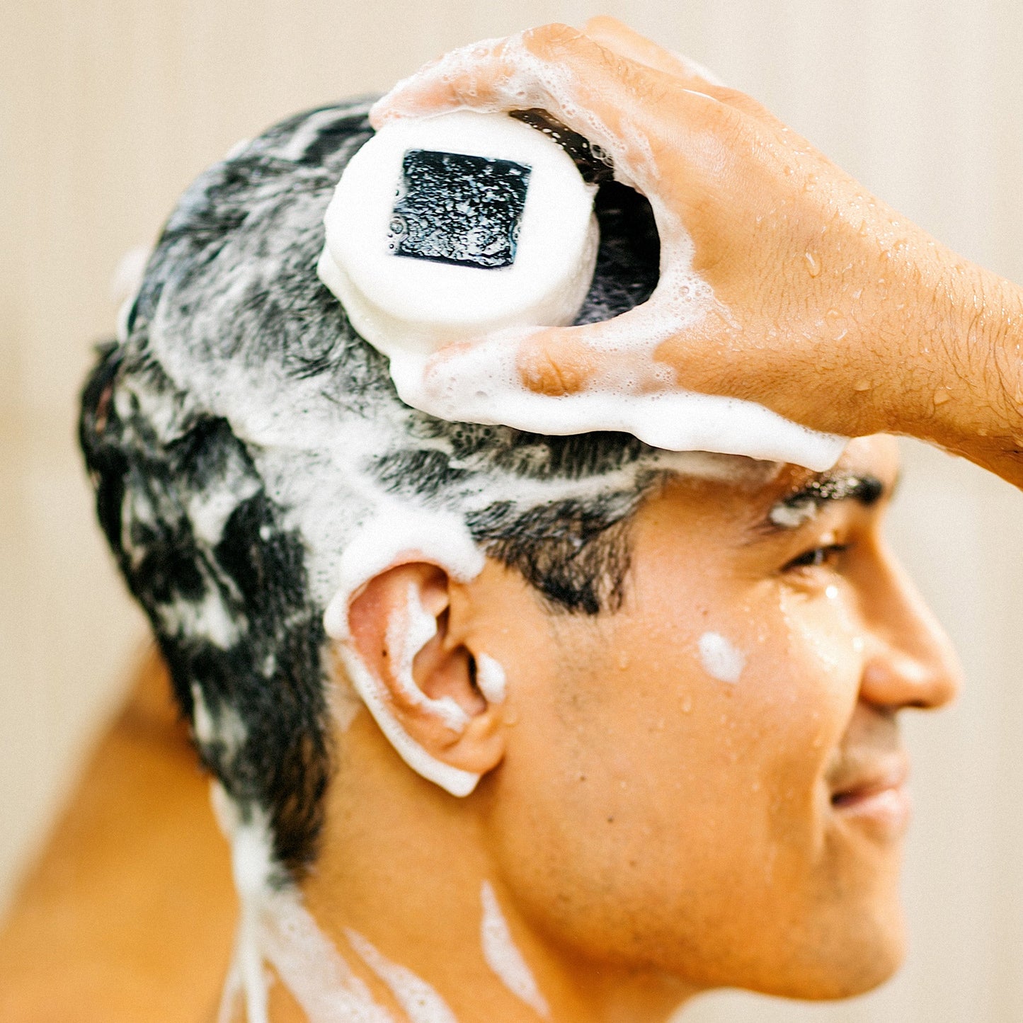 lumin pdp deep cleanse shampoo bar in use