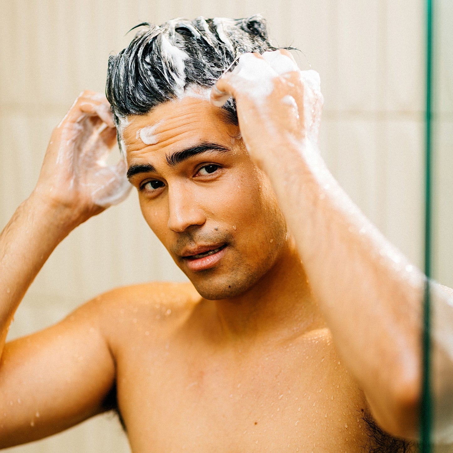 lumin pdp deep cleanse shampoo bar in use